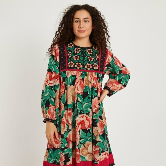 Starina Dresses & Skirts - Vintage Starina Dress Dark Floral Cotton Modest Embroidered Women's size Small